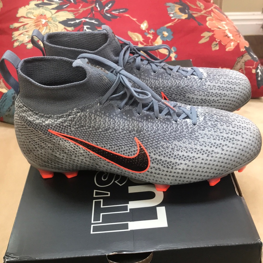Cleats - Picture 4 of 8
